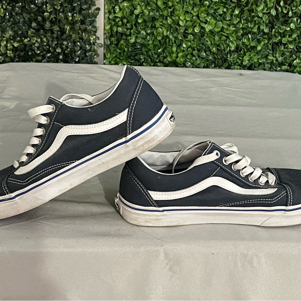 Vans - Picture 5 of 6